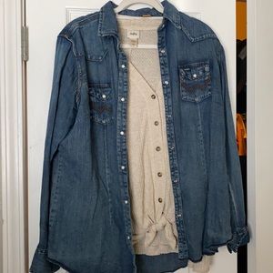 Pearl Snap Women’s Wrangler Button Down